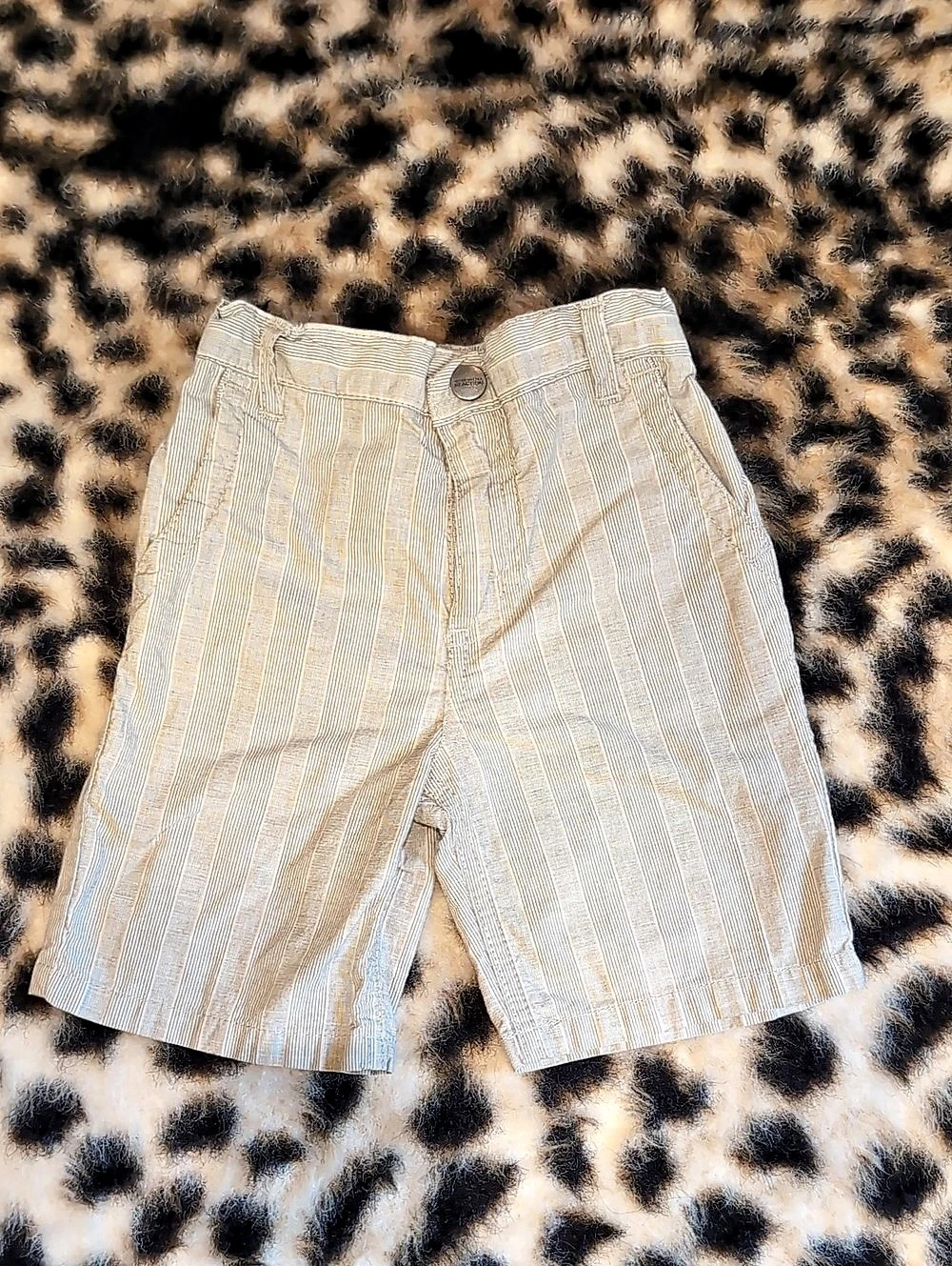 Kenneth Cole Reaction Striped Shorts in Cream & Gray Boys 18M